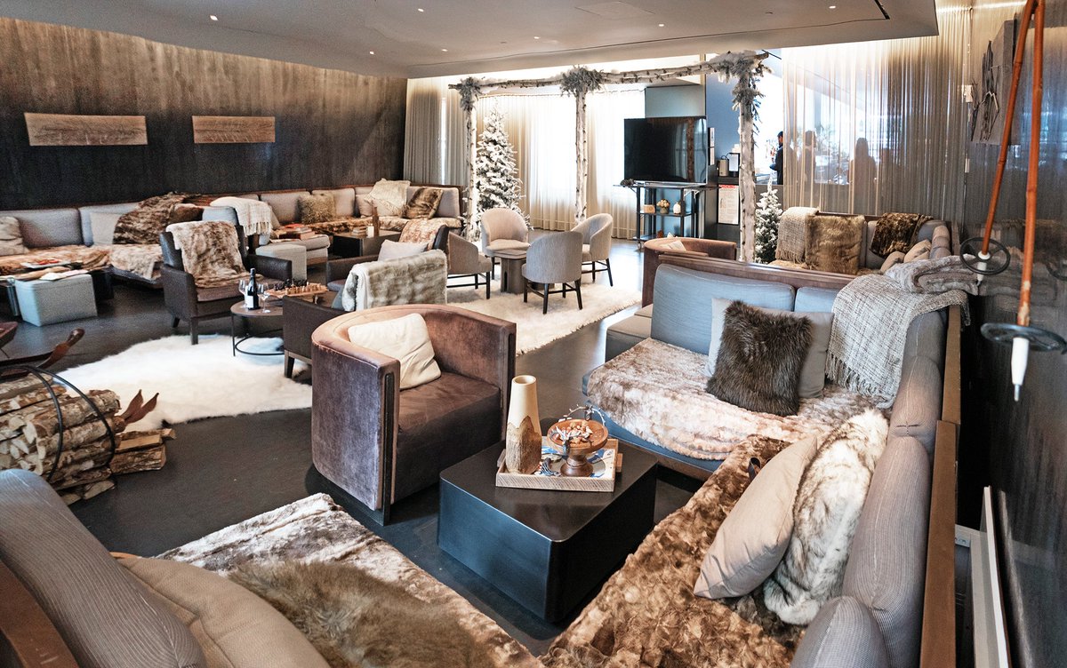 CPatTheKnick's tweet photo. All this #snow is definitely a good excuse to cozy up fireside at @StCloudNYC #StCloudStyle https://t.co/sKWV8XQihR