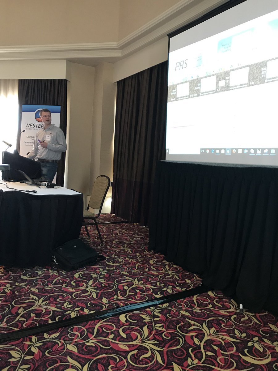 guykeeler's tweet image. Elliott Hildebrand discussing the fundamentals of @Western_Ag  #Cropcasting #WesternAgPDC18