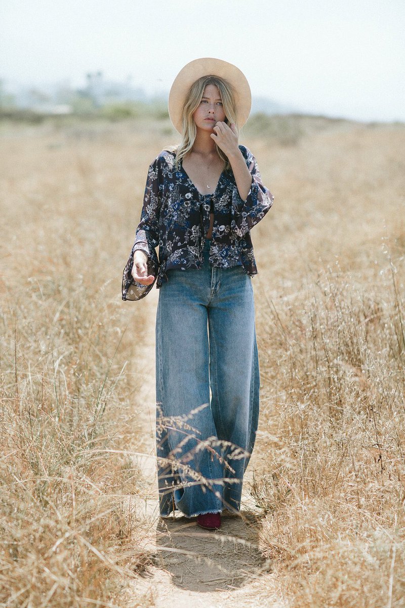 shopbloved's tweet photo. Coming soon... super wide leg denim #letmeseeyaflare #spring #newarrivals #findatbloved https://t.co/rGpFm1FPot