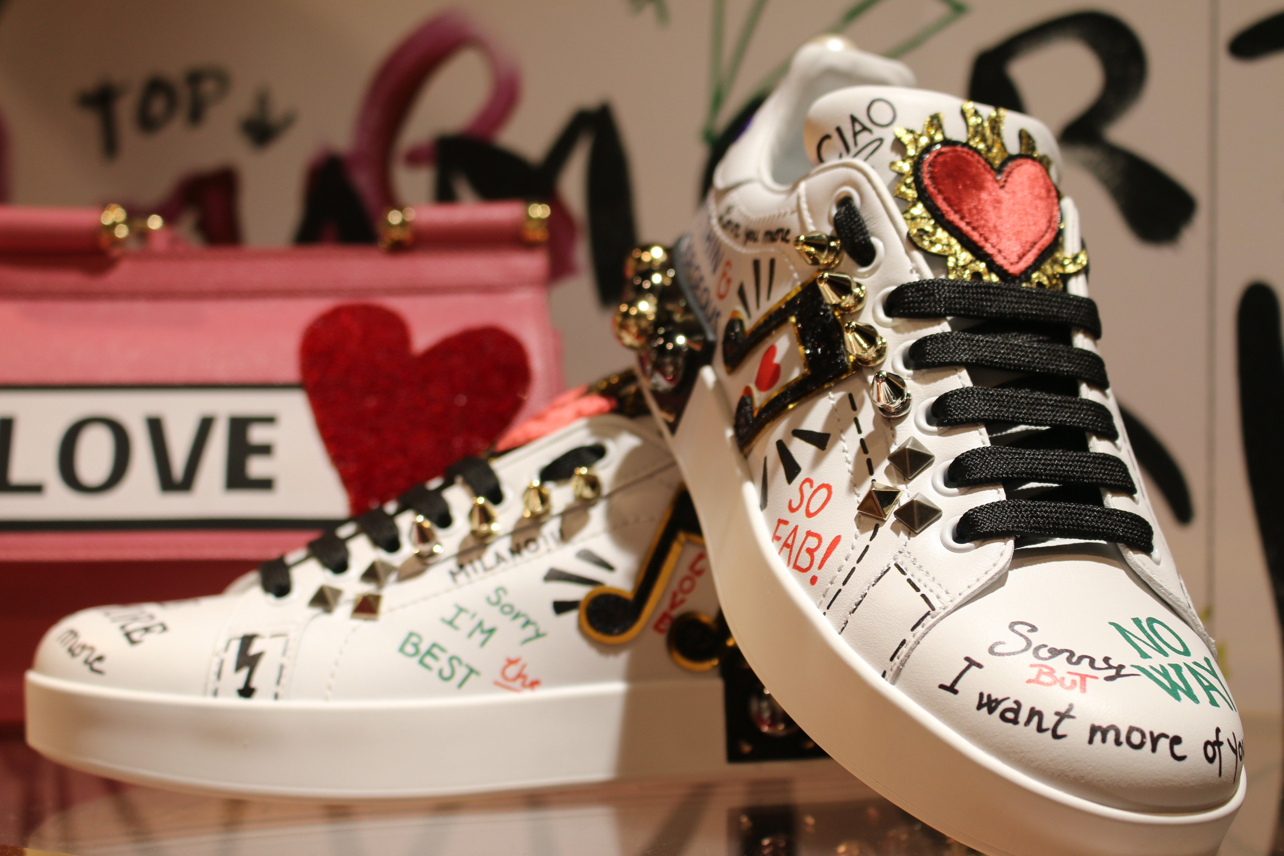 pasado poetas Tumba El Palacio de Hierro on Twitter: "Personaliza tus tenis nuevos de @ dolcegabbana con parches o diseños pintados a mano en su nueva #PopUpStore  en #ElPalaciodelosPalacios. Descubre más aquí: https://t.co/Gmw3bPsQMA  #DGlovesMexico #DGMillennials https://t ...