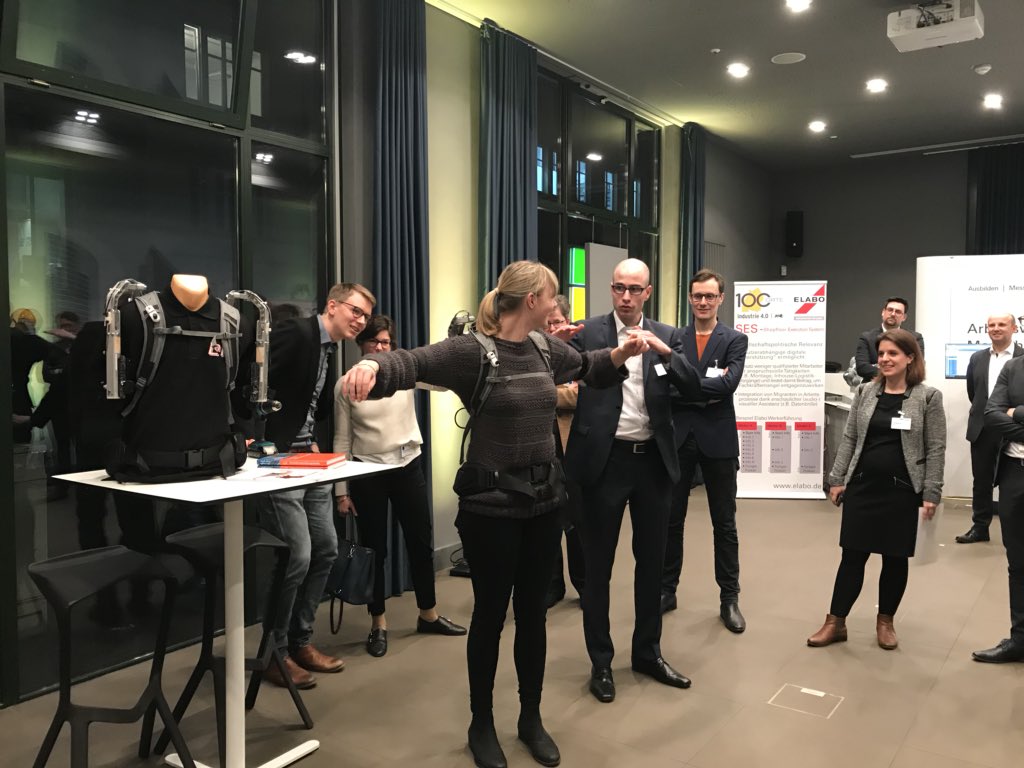 Bitkom's tweet image. Unterstützungssysteme für die Fabrik von morgen stellt @smartASS1ST beim #TechTouch vor. @w_jahr #arbeitviernull