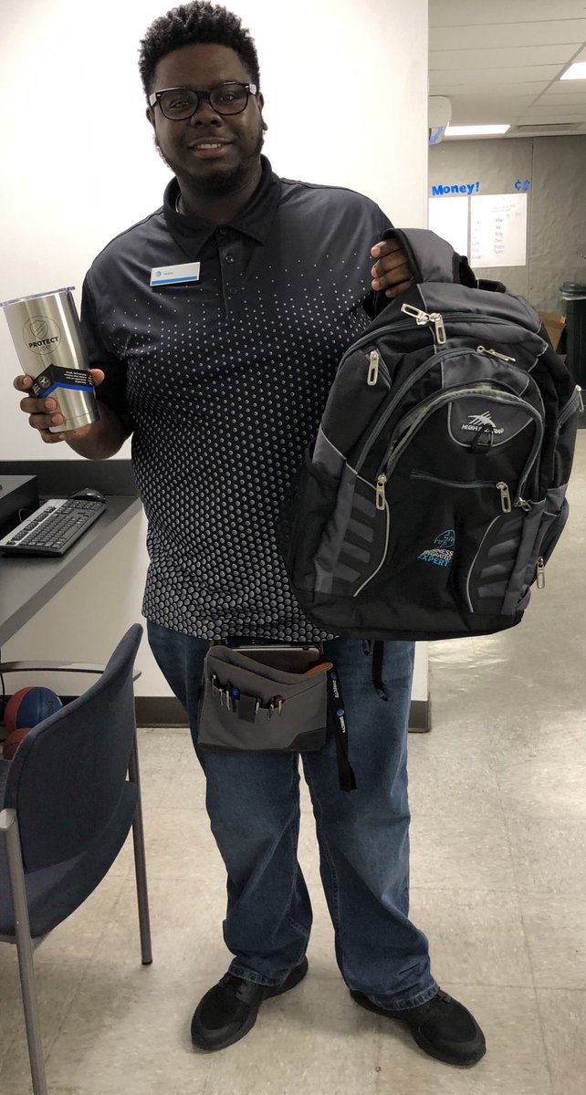 TeamSpaCity's tweet image. Congrats to our 2017/2018 biz expert, Willie! You are a special part of our team and we appreciate all that you do! Check out that gear ✔️🏆