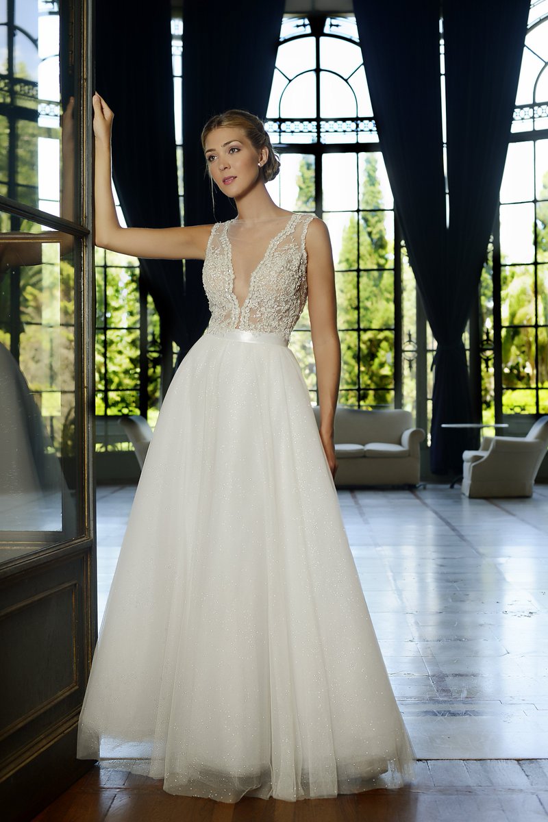 AguedaCouture's tweet photo. Los invitamos a descubrir la #nuevacolección de #novias AGUEDA. Inspirada en telas fluidas, cuerpos de encaje, espaldas descubiertas y transparencias que te diferencian del resto.. 😍 https://t.co/7WgLn70AEC