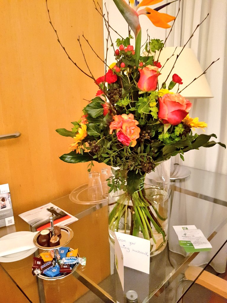 missbeaudet's tweet photo. Best surprise in the hotel room! #besthusband #flowers #chocolates #love #marriage #Homesick https://t.co/z0NmeNpTvI
