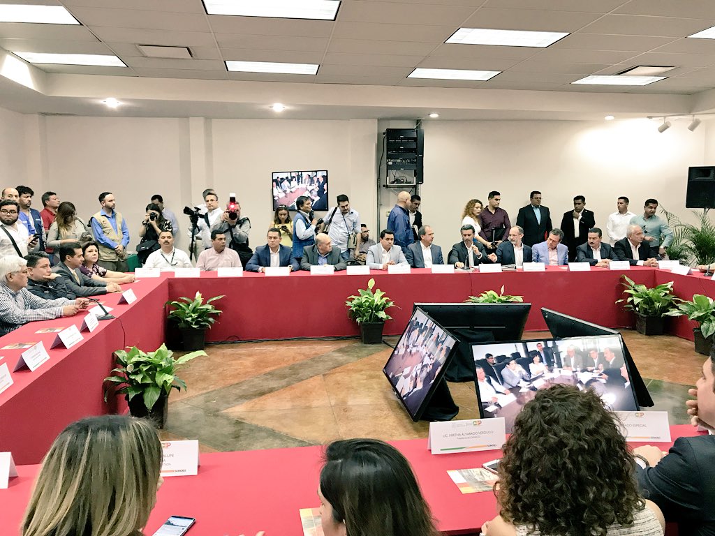 1campa's tweet photo. En la 1a Sesión Ordinaria de la Comisión Estatal de Productividad de #Sonora 2018, junto con la Gobernadora @claudiapavlovic, el Secretario del Trabajo @LicHoracioV, autoridades académicas de @UES_MX y @SoyUnison y representantes de @fundacionchile #INNOVUM https://t.co/3oZJRqdxaS
