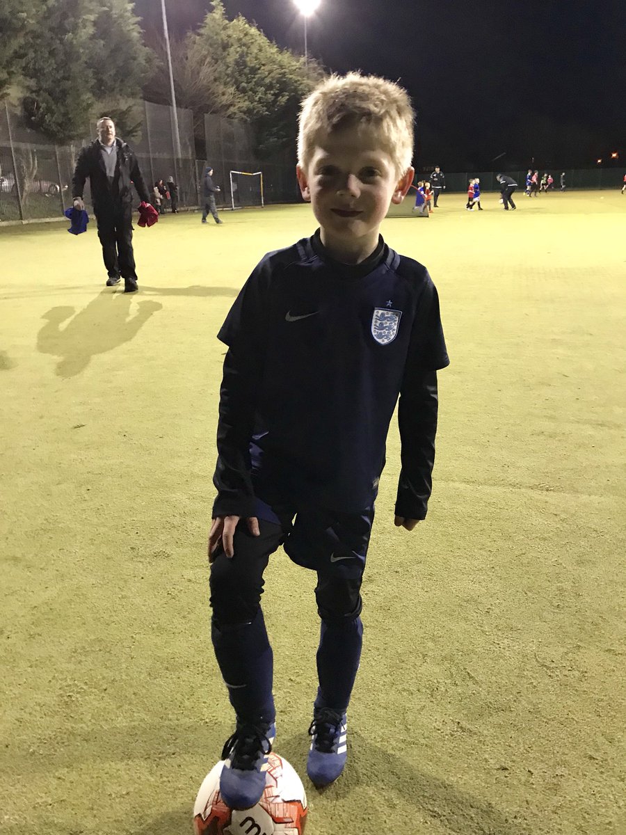 Footy training 2nite with this one #dadsaway #footballmum #freezingmy*****off 😂😘😍