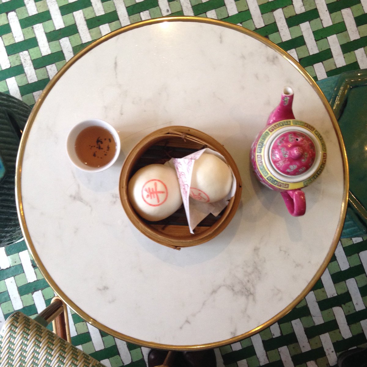 CuppaCoasters's tweet photo. Head to @8unhouse for steamed buns pots of #oolong to wash them down. Loved everything about this place; the fast food bustle, smiling servers, soft flavour-filled buns, and of course my refreshing pot of tea: https://t.co/AmKcpCqgLI

#steamedbuns #bao #chinesetearoom #tea #Soho https://t.co/qQatF20PlE