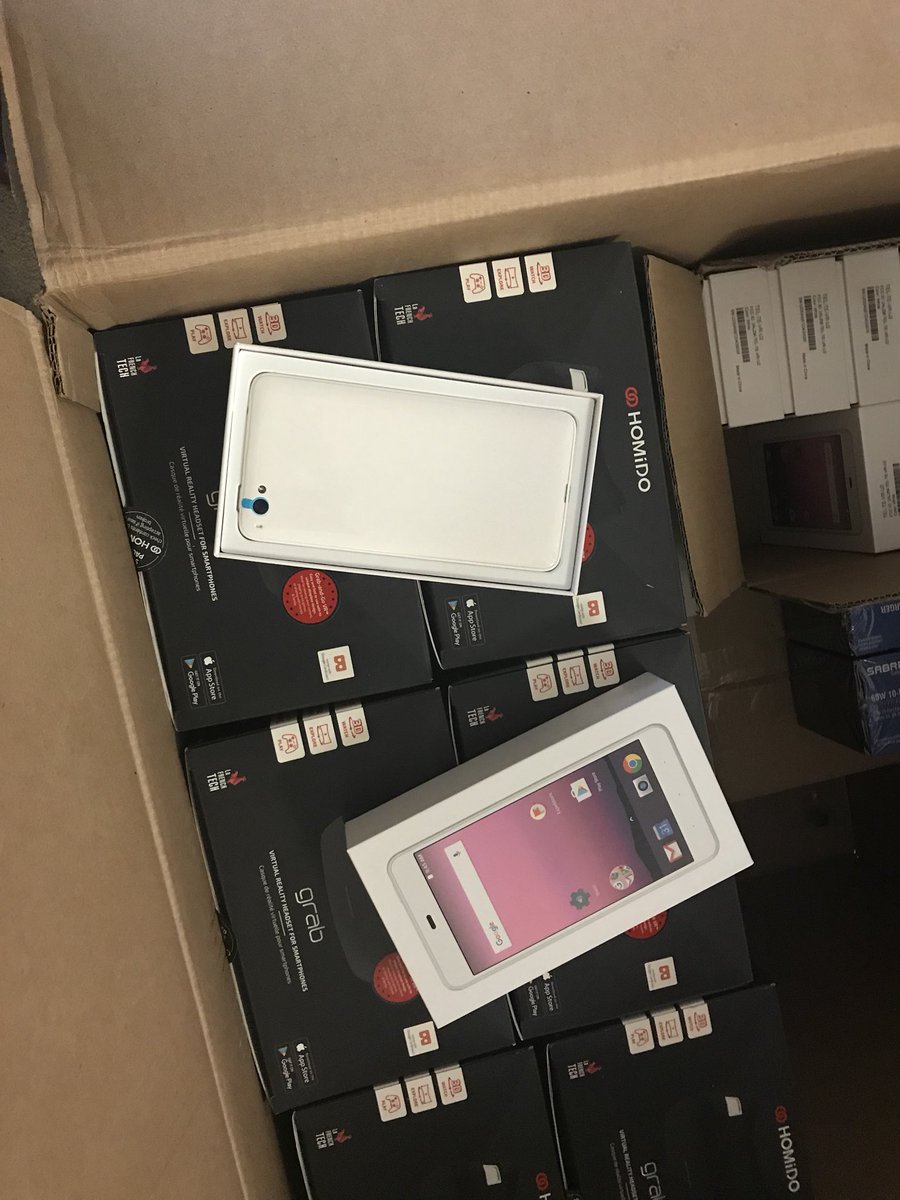 coacheagan's tweet photo. So awesome seeing 30 phones and VR sets in @cacooper703 room @OakGroveMS these students are lucky! Great funding from @DonorsChoose for these! #teammdusd https://t.co/0Ylb6oVbuC