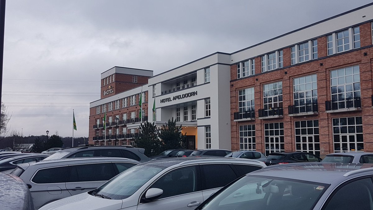 Het was vanmiddag een gezellige boel bij de ABC-stand van de goed georganiseerde <a href="/DeNetwerkvloer/">De Netwerkvloer</a> bij <a href="/VanderValkHotel/">Van der Valk Hotels</a> Bedankt <a href="/GertSturre/">Gert Sturre</a> en Hajo van @Helderecht en natuurlijk Yvon en Mick #lokaalzakendoen #Apeldoorn