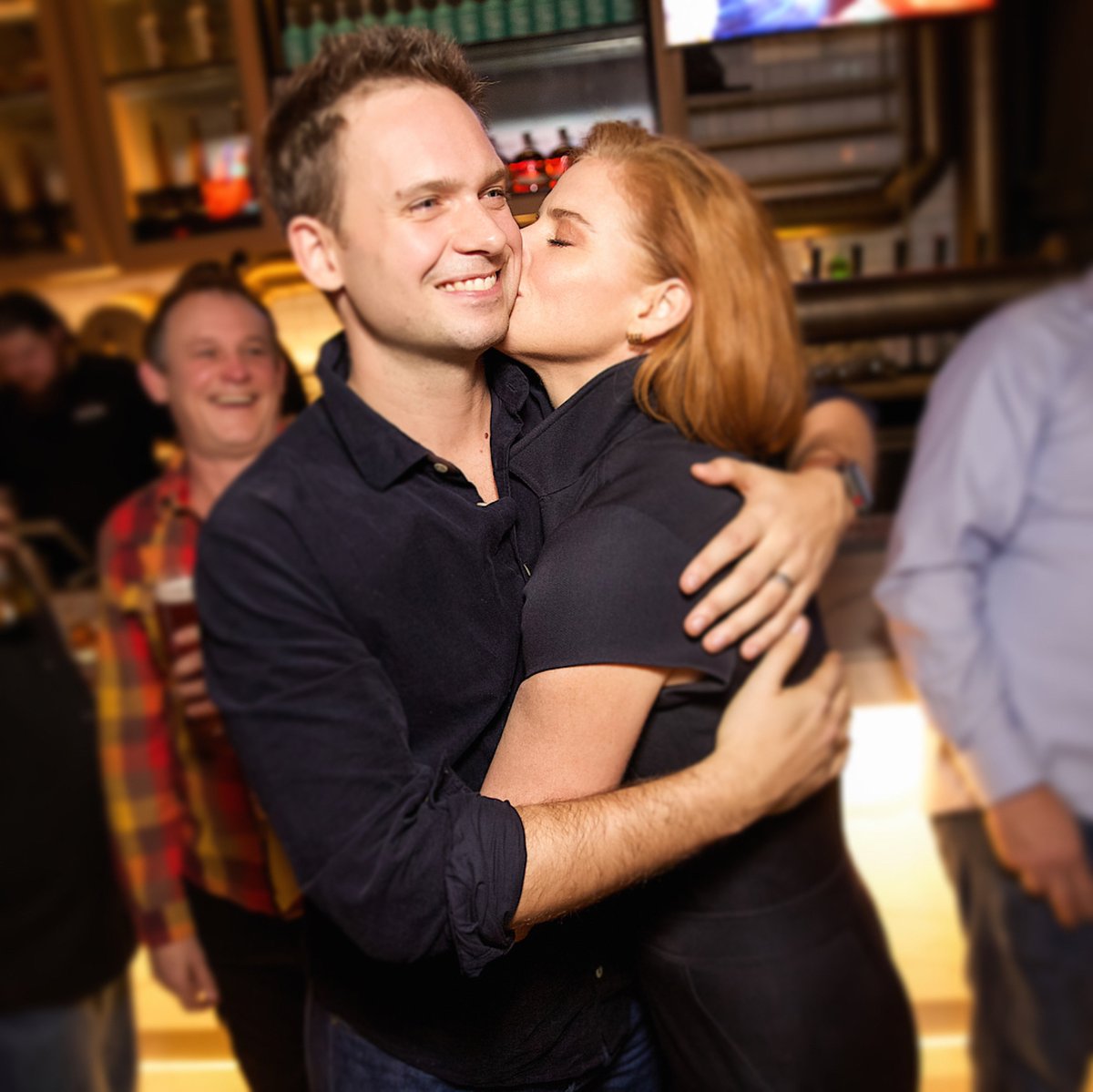 SuitsPeacock's tweet photo. They have each other's backs on and off the screen.

📷: @sarahgrafferty https://t.co/xaLdXi2IL8