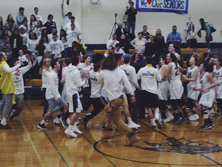 RBoosters's tweet image. ITS OFFICIAL!! Girls basketball plays this SUNDAY 1PM at MOHEGAN SUN ARENA for their first ever state championship🏀💪🏻 EVERYONE IN THE SCHOOL NEEDS TO BE THERE, FARMINGTON BRINGS A ROWDY CROWD!! LETS GOOOO