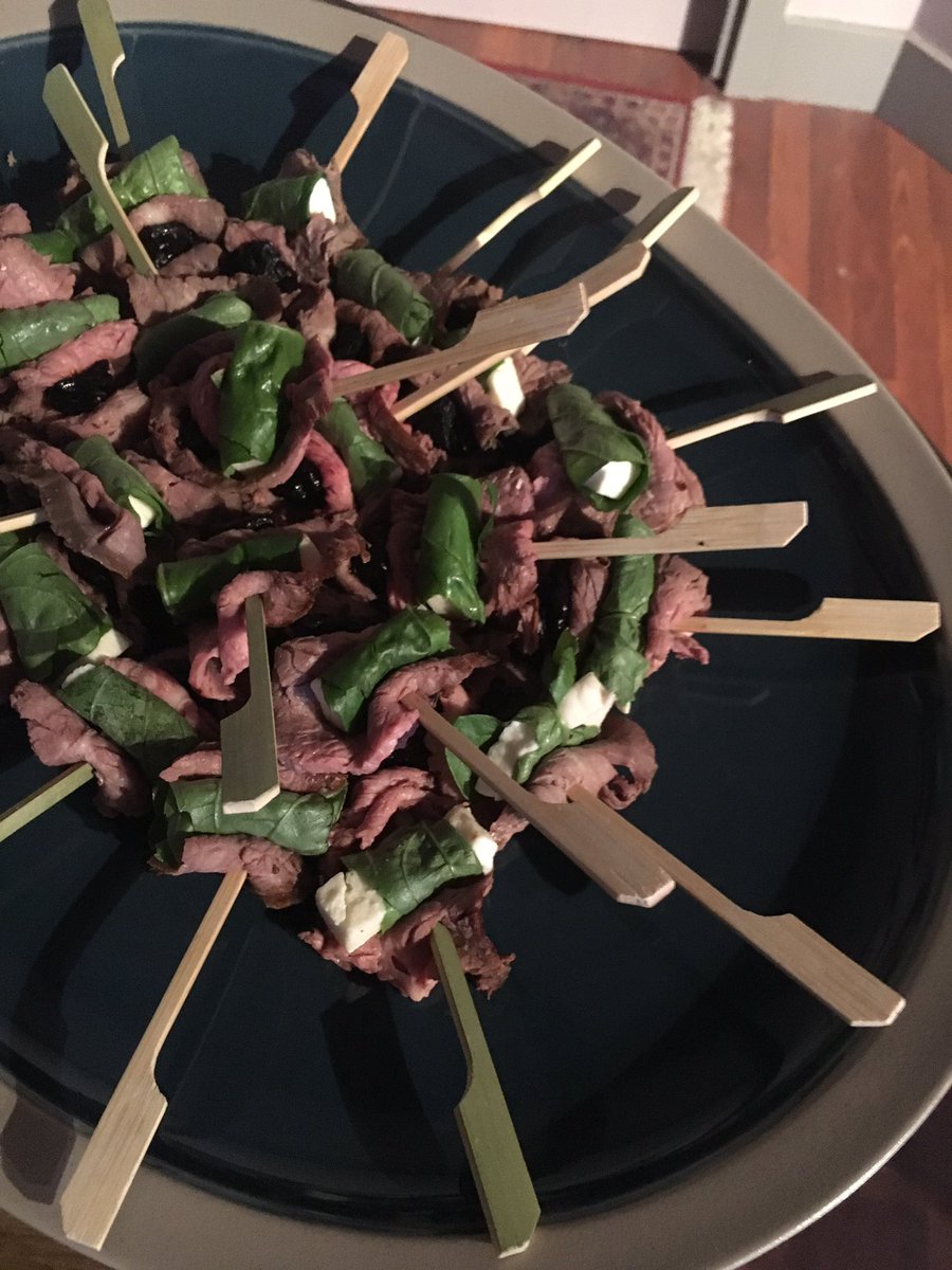 SaltedGrape's tweet photo. Red wine marinated beef skewers with basil and fresh mozzarella https://t.co/in8XIN1OYj