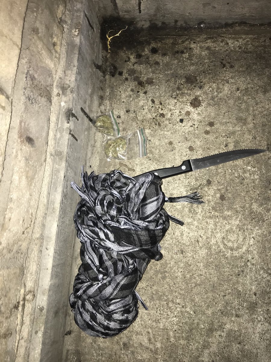 MPSTowerHam's tweet photo. #HTGangs stopped and searched youths in a stairwell in #Bow #E3 tonight. One of the male hand a steak knife concealed inside this scarf as well as 3 bags of cannabis. Off to the cells at Bethnal Green. #OpContinuum #opsceptre https://t.co/6FQF6Qd0Zp