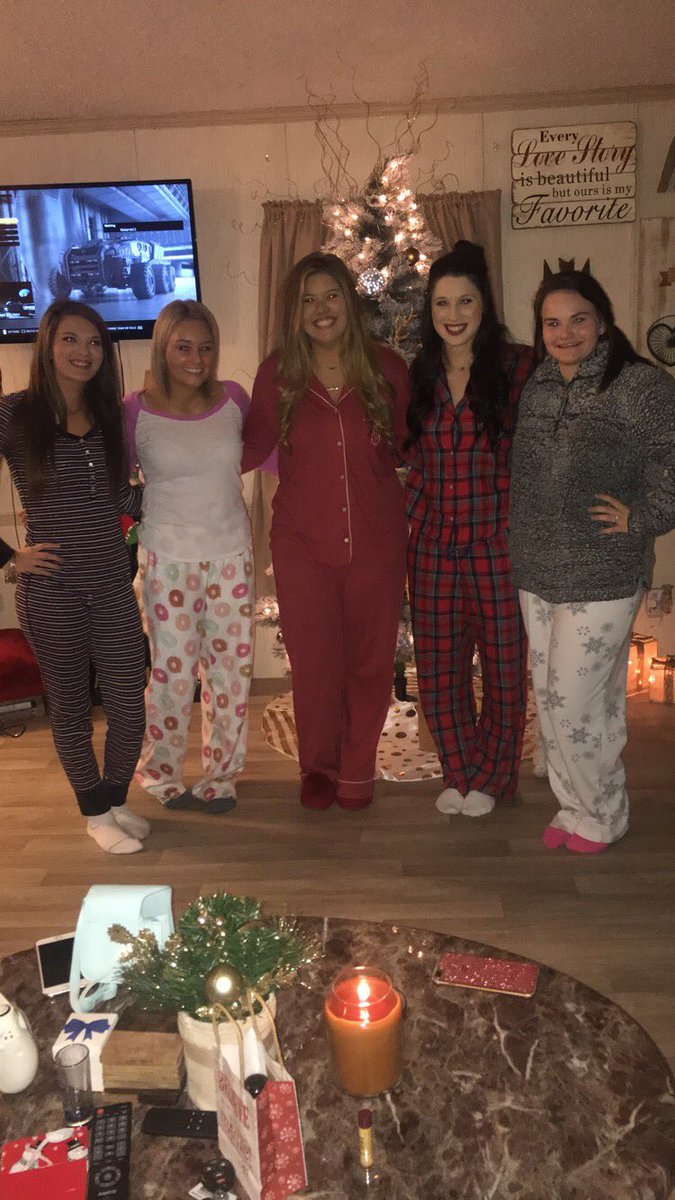 AmberKaylynn7's tweet photo. Happy birthday to one of my best friends in the world! I love you so much Tay Leisge! 💕 https://t.co/41SpfM4Uqw