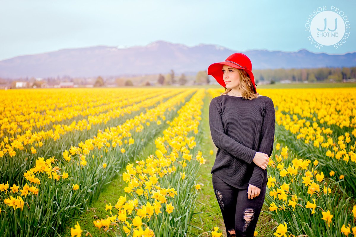 JJshotme's tweet photo. Is it spring yet? 🌼🦋🌷 We can’t wait to get back to the @skagitvalleytulipfestival ☀️📸
•
•
Model: @emjadventures 
Photo by: @jjshotme
•
•
#sammamishphotographer #jjshotme #seattleportraitphotographer #thatpnwlife #pnwphotographer #tulipfestival #skagitvalleytulipfestival https://t.co/Oj2yvMR04i