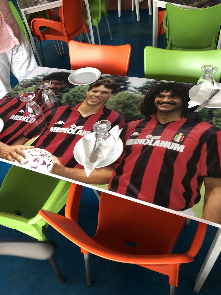 Amazing table 😎 <a href="/GolMiamiBeach/">Gol</a> #miami #southbeach <a href="/GullitR/">Ruud Gullit</a> <a href="/MarcoVanBasten/">marcovanbaste2004</a> #Rijkaard <a href="/Nesta/">Alessandro Nesta</a> <a href="/vieri_bobo/">Christian Vieri</a>