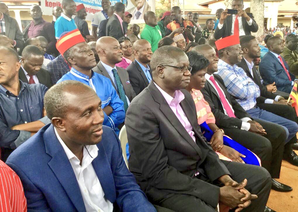 kizzabesigye1's tweet photo. Thank you Jinja for warm reception. JINJA must become GREAT AGAIN! Time for the nightmare to end. #TUBALEMESE @PGovUg @FDCOfficial1 @DPSecretariat1 @EriasLukwagoo @HEBobiwine @hon_mwiru @ntvuganda @nbstv @bbstvug @observerug @DailyMonitor @newvisionwire @892cbsFm @Radiosimbatweet https://t.co/RBhqQuW9n1