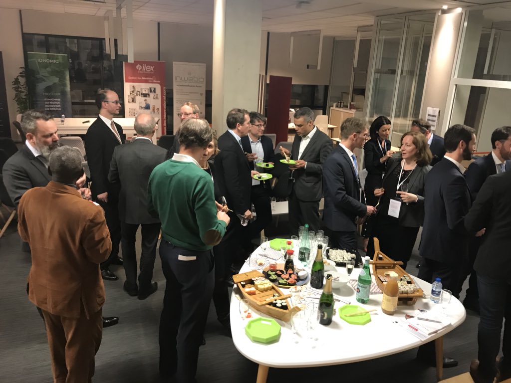 drobinski2604's tweet photo. #Hexaclub Les échanges se poursuivent dans une ambiance plus conviviale. Bonne soirée à tous. @Hexatrust @wallixcom @idnomic @ILEX_COM @InWeboTech https://t.co/L9NNfiIL5e