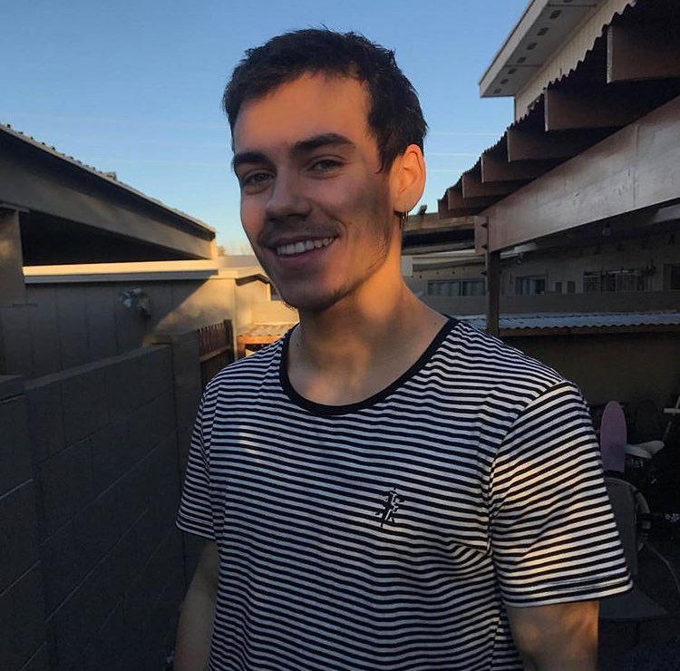 i met so many amazing unbelievably lovely people on here but i think its time to leave this account i will miss u guys 😇✌️