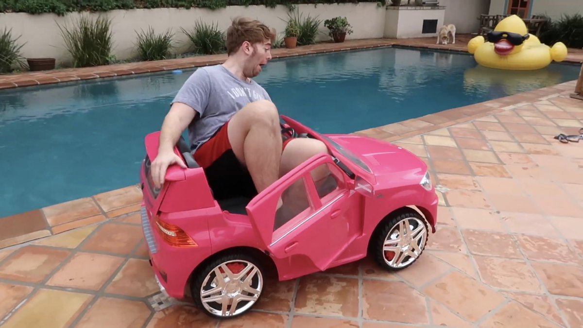 shanedawson's tweet photo. trying to keep it together but it breaks under your thick ass
https://t.co/jEGGK3rcIQ https://t.co/ogqsG5gmOE
