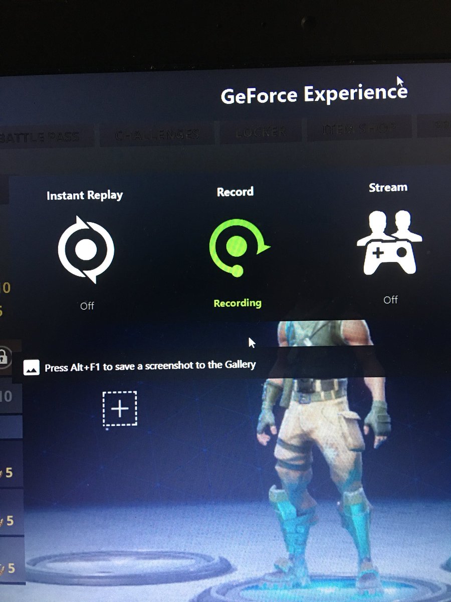 SotoLennon's tweet photo. @NVIDIAGeForce it always shows this when I load a game but it’s not recording and I can’t stop it and I can’t record neither :( https://t.co/hEmzU66YBs