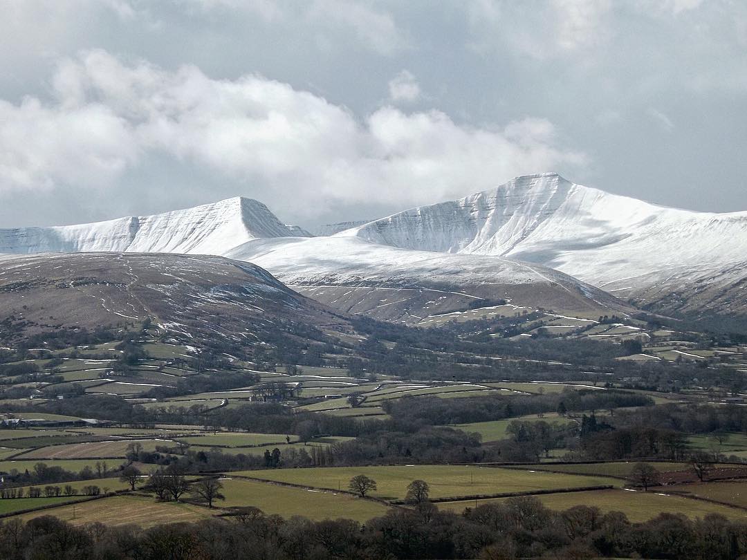 visitwales's tweet photo. An epic image of the snow covered peaks of Pen y Fan and Cribyn in @VisitBeacons .   Image: Adrian Price https://t.co/hw0A04VY3P
#FindYourEpic #VisitWales https://t.co/YQ4qtcuVfB