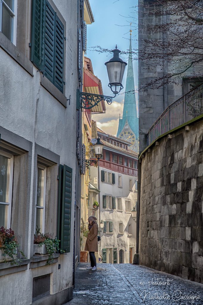 Zürich Altstadt 😍🇨🇭😍
#zürich #oldtown #altstadt #gasse #tourist #beautifuldestinations #photography #photographer #tourism #swisstourism #switzerland #switzerlandtourism #streetphotography #graffiti