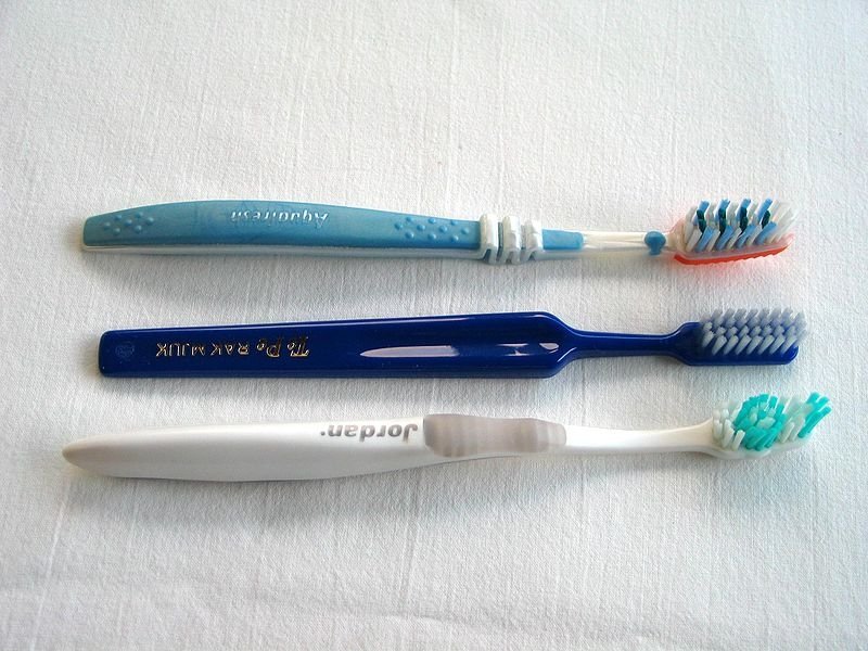 Wait! Don't throw that old toothbrush out just yet. Here are 7 great uses for your old toothbrush: goo.gl/qWcU8X