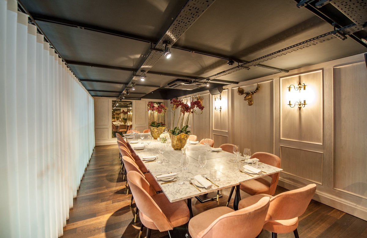 Red_RussianLT's tweet photo. Book the ‘Make Me Over’ package £105pp @MenagerieMCR 
Treat your Bride Tribe to afternoon tea, bubbles, make up masterclass and a luxury gift bag! 
BOOK NOW https://t.co/WCZ3az4JaJ 
#SwanPartiesXMenageeie #luxuryhenparties #manchester #bridetribe #bridetobe #makeup #masterclass https://t.co/bGxsGb4OSz