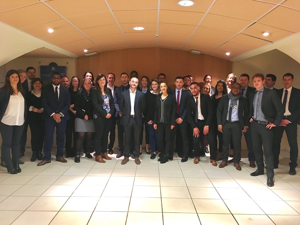 remy_CACE's tweet photo. @ca_centrest photo de groupe avec les 24 candidats survitaminés 😉et le jury mission talents ! 
Une de nos valeurs : la proximité ! 
N'oubliez que TOUT commence ici 👍👍

postulez au prochaines dates sur https://t.co/1pTEwC43yE 😊😊💻📲 https://t.co/ogciRDLUD2