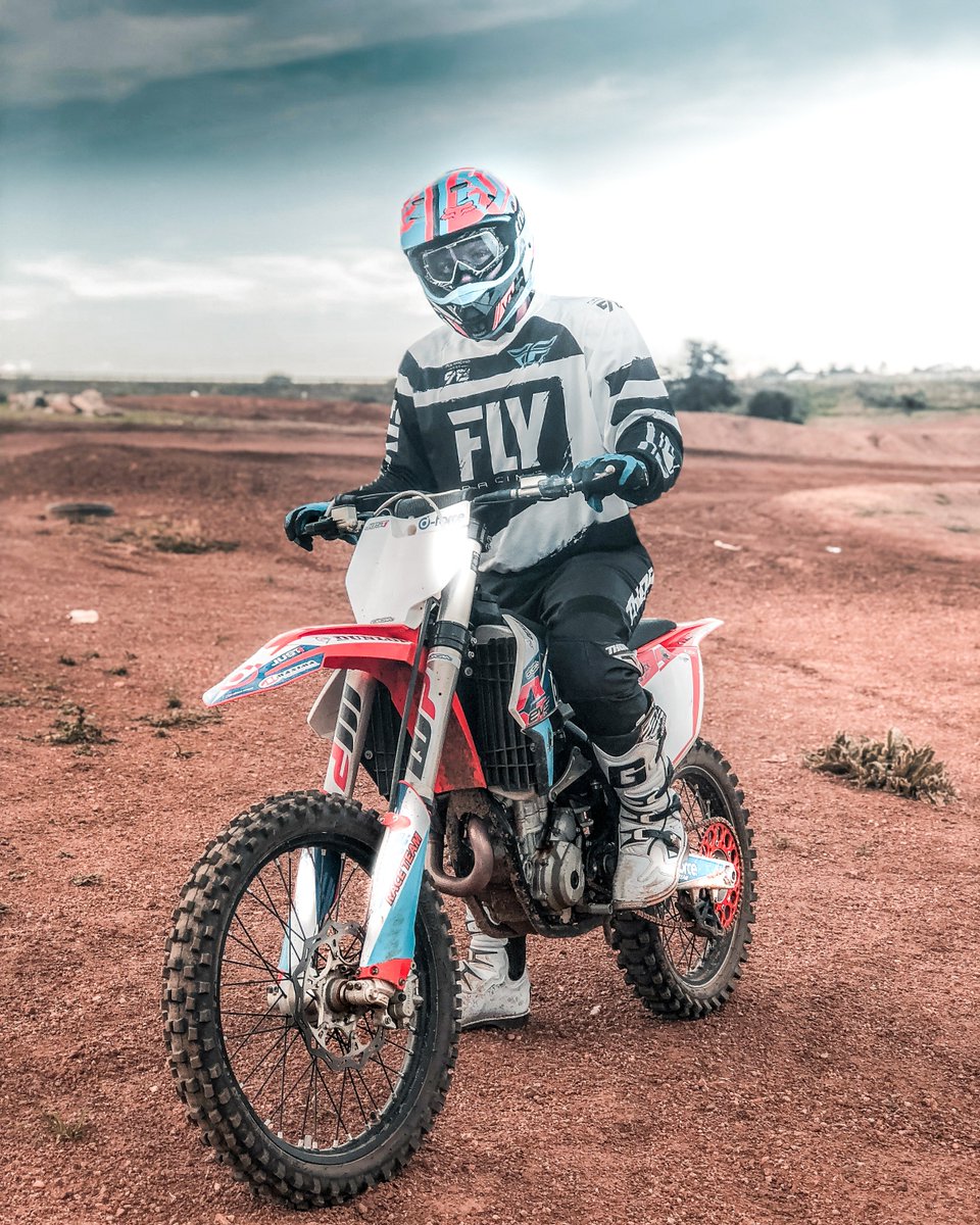 jayrobsworld's tweet photo. π¦
F R E E D O M
We leveled up ππΌ 5K @instagram FOLLOWERS π
Introducing my latest whip π
@KTMSouthAfrica 250 SX-F π₯
#jayrobs #est98 #ktmsouthafrica #ktmsxf250 #mx #motox #readytorace #mxboy #thormx #gsonmyfeet #foxmoto #foxracing #flyracing #brembo #evssports #portrait https://t.co/vS8JjAClRm