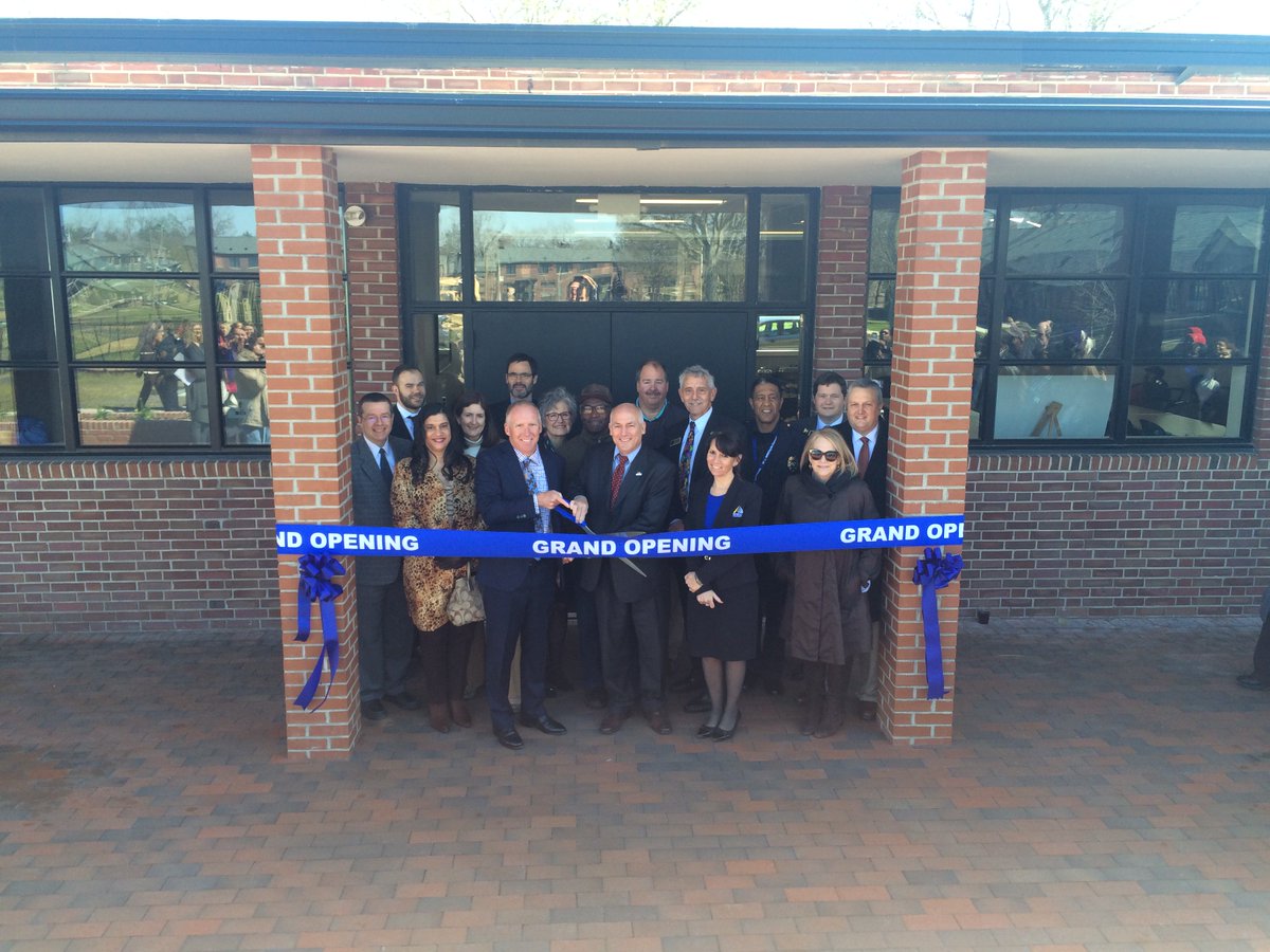 nchousingbuilds's tweet photo. Agency board member Paul Kennedy joined Janet Bradbury of @SenatorBurr  staff, Adam Caldwell of @SenThomTillis staff and Mayor Dana Outlaw for a ribbon-cutting dedication today for the rehab of 313 affordable apartments at Craven Terrace in New Bern. https://t.co/uTlwn7yyA6
