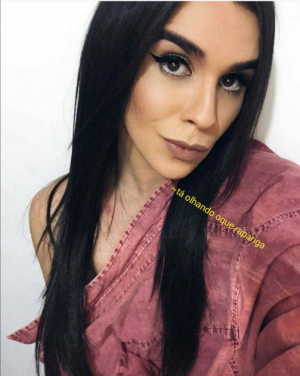 //QUANDO A MENINA QUE EU NÃO GOSTO COMEÇA A ME ENCARAR