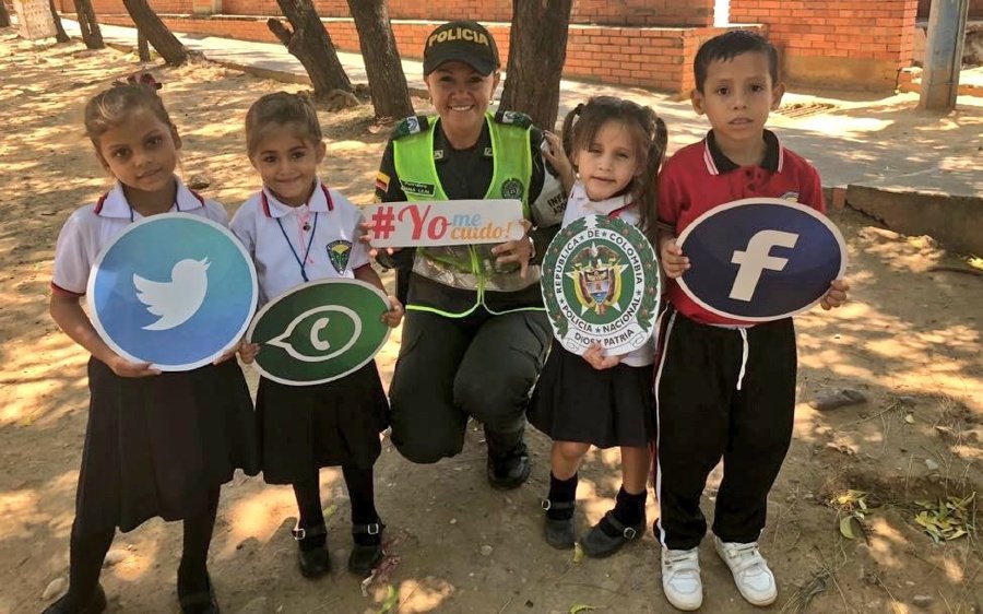 ProteccionPonal's tweet photo. #ProtecciónInfancia llegamos al colegio Misael Pastrana de #Cúcuta para realizar campaña de prevención con los 👬👭sobre el uso adecuado del Internet. https://t.co/nrfwHhLfGH