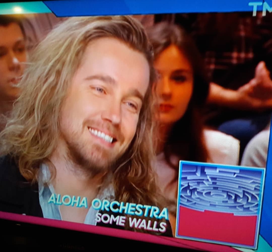 😍😍😍 WTF!!! 😍😍😍 <a href="/jdoreofficiel/">Golden Julien</a> tu nous a encore fait un beau cadeau en citant "Some Walls" ce soir au <a href="/Qofficiel/">Quotidien</a> ! MERCI!! 😘😘😘 #JulienDore