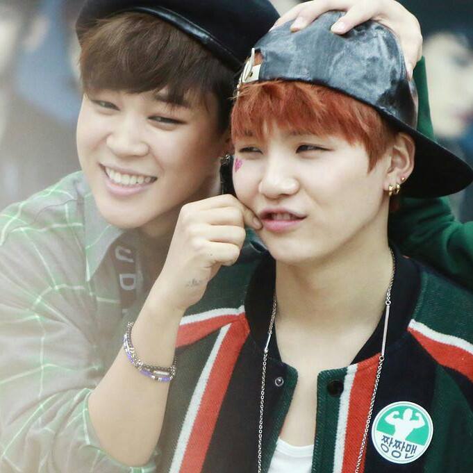 AgustDxParkDJM's tweet photo. ⇨Yσσимιи⇦
Años de esto y sigo sin superar esta foto tan linda💕😚😁
@BTS_twt #THOSFansBTS13M
#BTS #YOONMIN #SUJI #MINICOUPLE #SUGA #MINYOONGI #PARKJIMIN https://t.co/rtg7dMqfNa