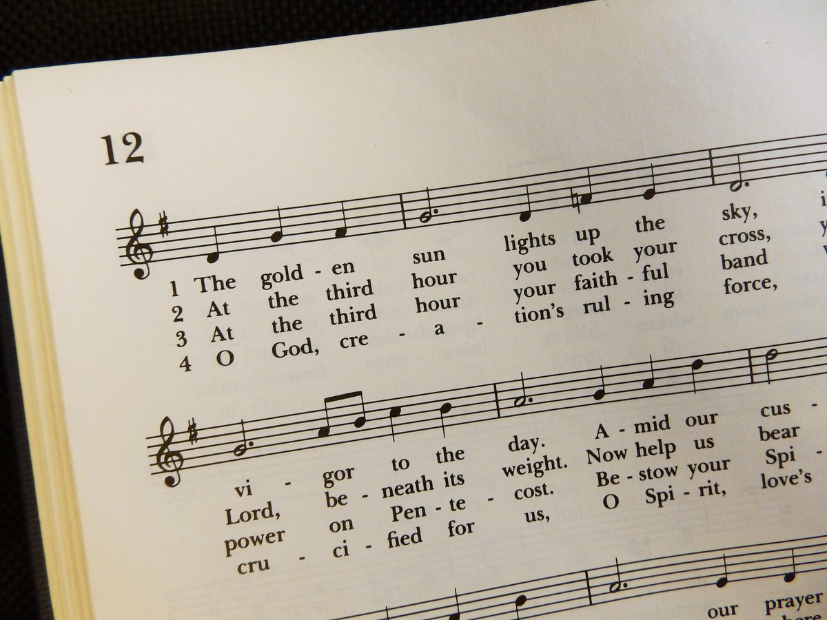 sarahrandallssm's tweet image. Noon office hymn: "The golden sun lights up the sky..." I did not laugh in chapel.  #blizzard #conventlife #nunhumor #ssmduxbury
