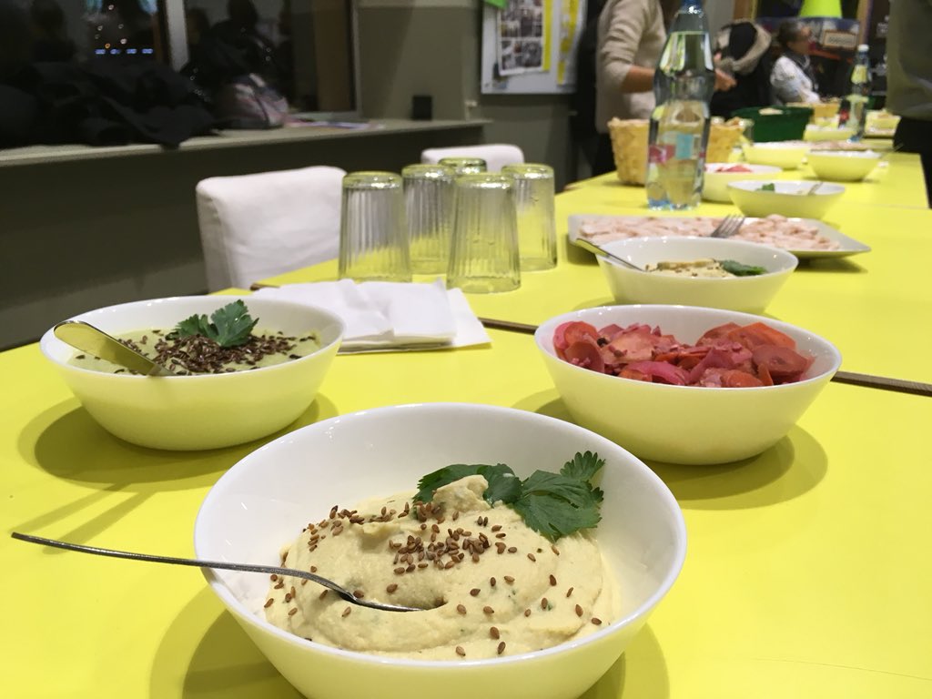 Merci @ronalpia pour ce lancement stéphanois et longue vie aux projets accompagnés ! On termine sur un buffet local concocté par les chefs créatifs de <a href="/FABCantine/">La Fabuleuse Cantine</a> 🍽 #miam ! #saintEtienne Sainté #cuisinecréative