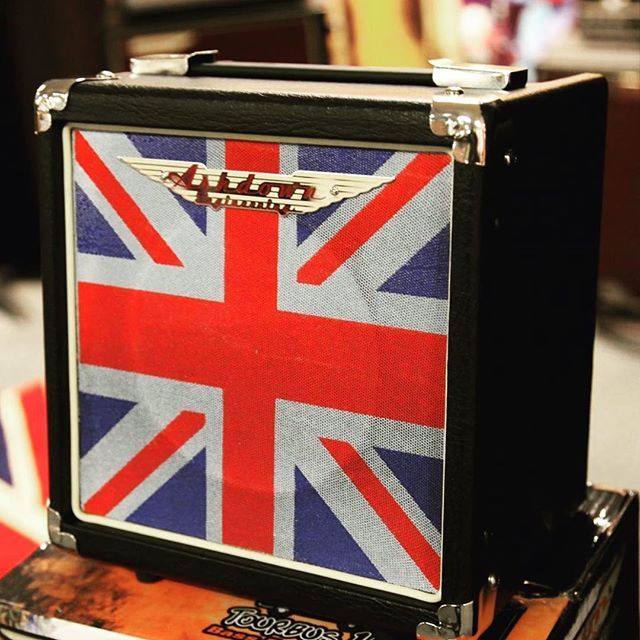 ashdownmusic's tweet photo. Tourbus 10 - perfect companion for on the road or in the woodshed. #tourbus #ashdown #ashdownbass #bassamp #basscombo #bass #bassist #bassplayer #ashdownengineering #bestofbritish https://t.co/x1ZQ0i6ek8 https://t.co/CyA1OkyVJ9
