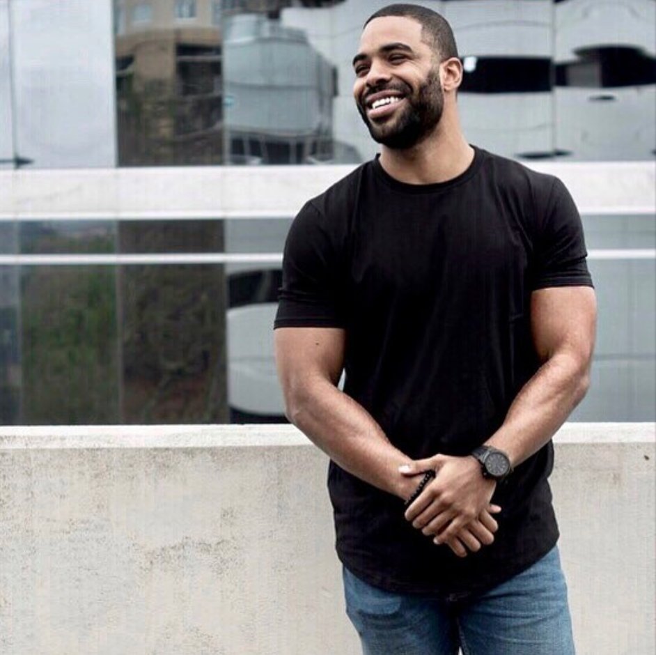 LegendApparelUS's tweet photo. Legend | Use your smile to change the world, don't let the world change your smile. #LegendApparelCo #BecomeOne https://t.co/hbQ5pO4Wrm