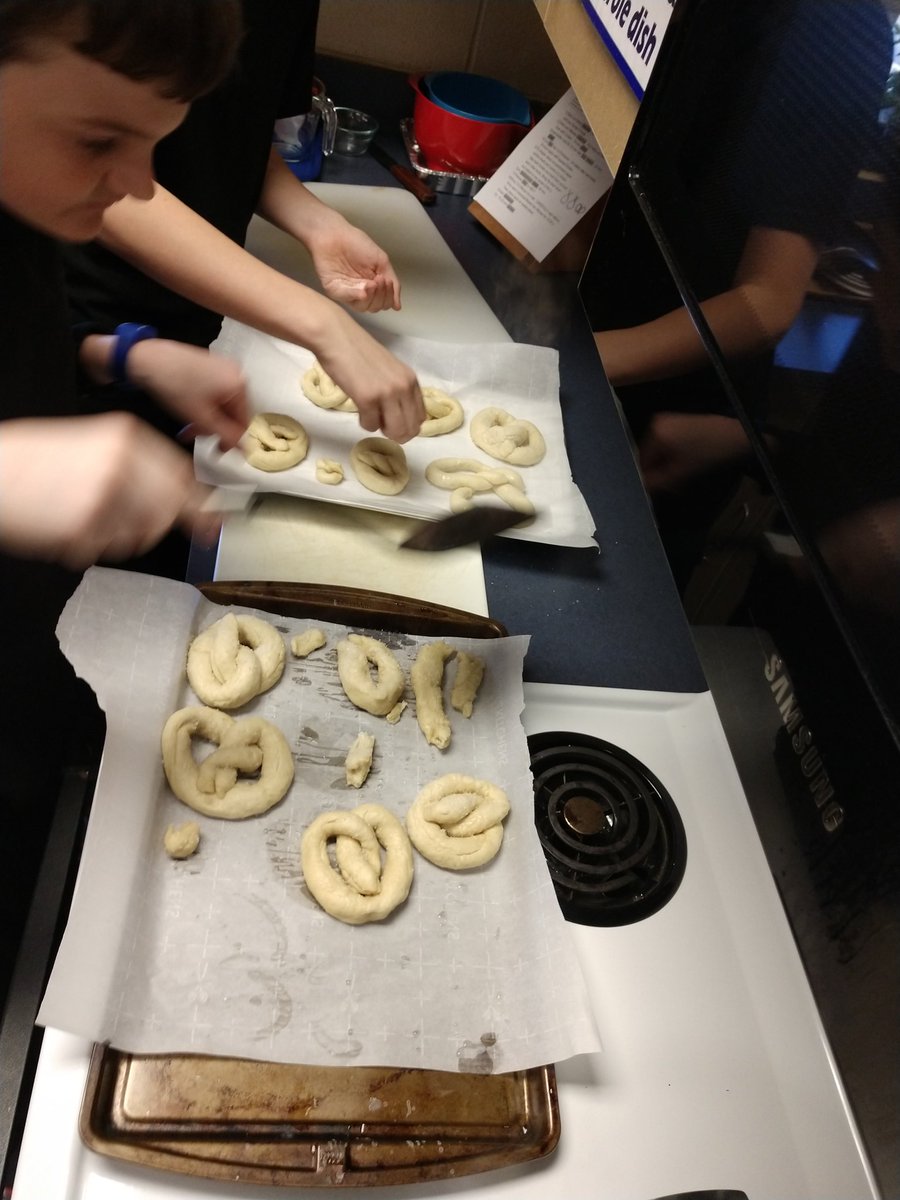 SEMSEDeutsch's tweet photo. Brezeln backen for National Foreign Language Week #learngerman #ramspride @SEMSFrancais https://t.co/xEL4peGDjI