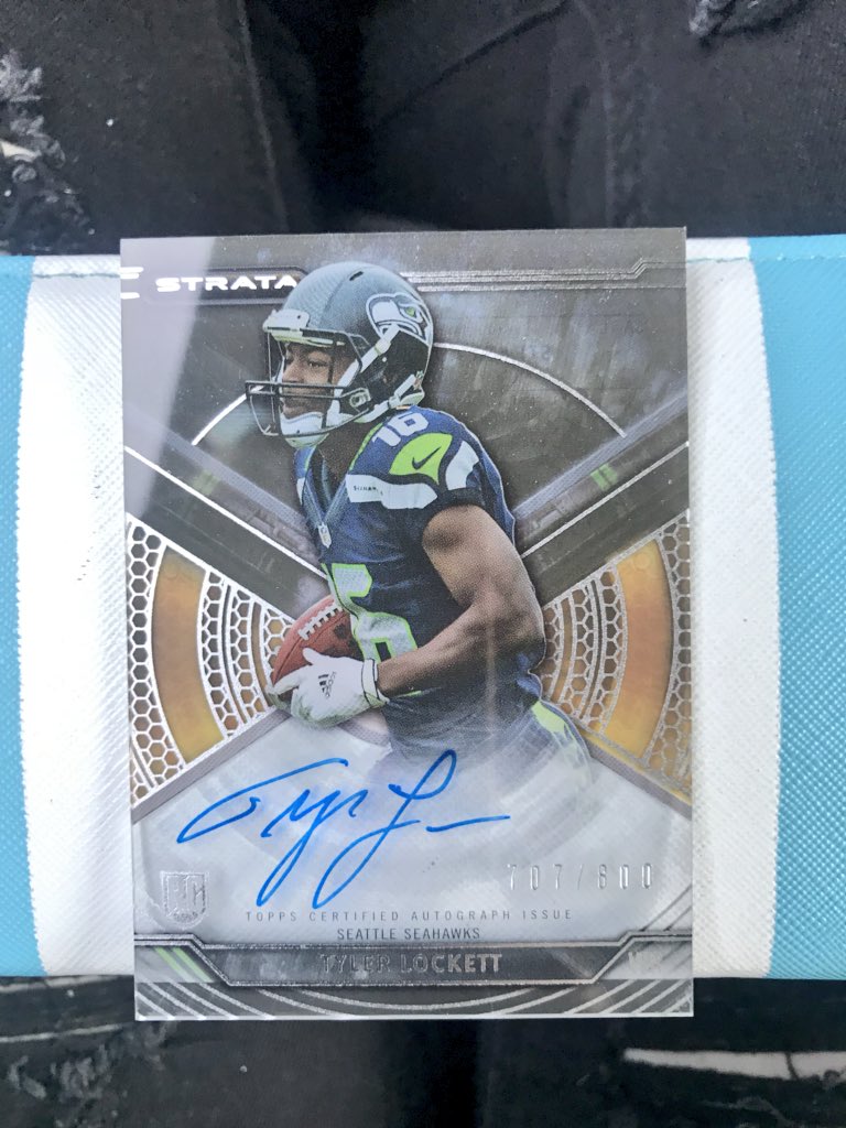 Tay_mckenna's tweet photo. Got myself a signed card to go with my signed jersey 😍 @TDLockett12 https://t.co/c6Z8BG5RSY