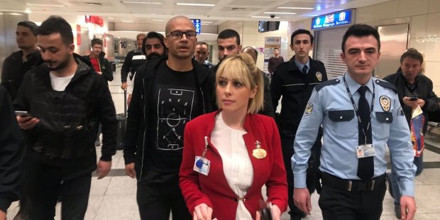 Alex De Souza İstanbul'da!
t24.com.tr/haber/alex-de-…