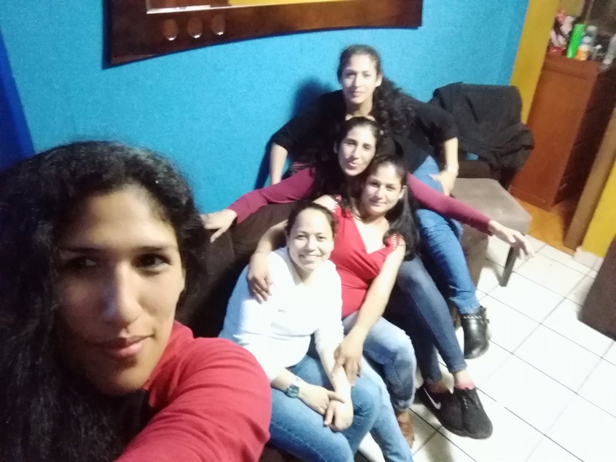 DmRommy's tweet photo. Con las chicas de ayer, hoy y siempre 🤣😘
#Siemprejuntas https://t.co/kd41tFgdTM