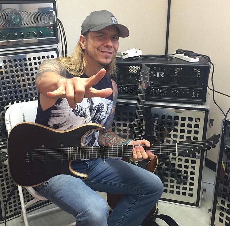 RT <a href="/Swingleguitars/">Swinglehurst Guitars</a>: Super exited to announce I’ll be building a guitar for <a href="/thedukeofmetal/">Rich Ward</a> of <a href="/FOZZYROCK/">FOZZY</a> &amp; <a href="/WeAreStuckMojo/">Stuck Mojo</a> ! Can’t wait to get this one under way