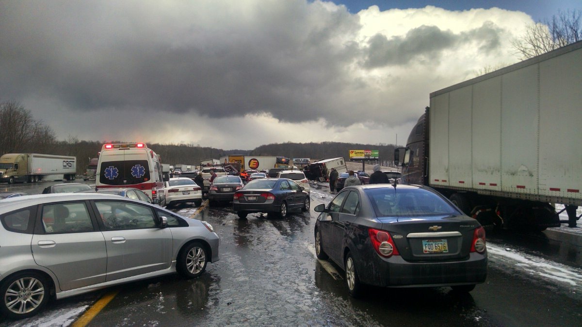 10TV's tweet photo. At least 40 vehicles involved in crash, I-71 north closed east of Mount Gilead https://t.co/UojUZeyIgM #10TV https://t.co/ovgnm3jclN