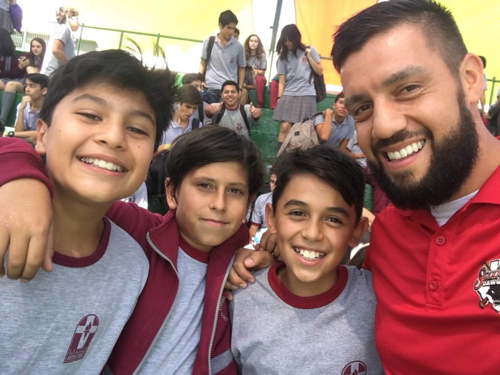 Coach_Stu's tweet photo. We had fun today at Colegio Universitario Antonio Rendic! Thank you for having me so we could teach more kids about the game and sports! @ScrapYardFP #Chile #Softball #FECBES #gosocket https://t.co/WBhi8wRUaH