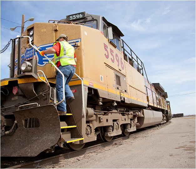 UPJobs's tweet photo. Have you heard? We're offering #hiring #incentives for Train Crew, Diesel Electricians, Diesel Mechanics, Apprentice Diesel Electricians, and Apprentice Diesel Mechanics in select locations. 

Click here for details, locations and to #apply: https://t.co/wHEopznGNg https://t.co/cObRyXrDi8