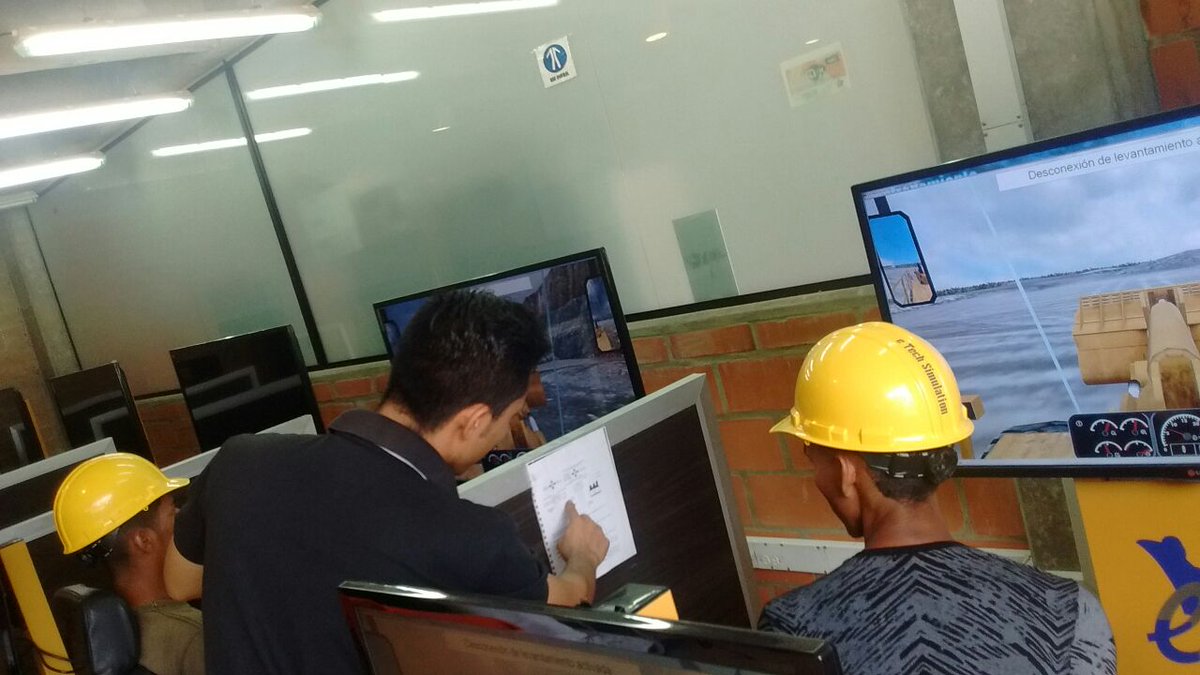 MINERIA5CFMA's tweet photo. Despues de un trabajo en simuladores pausa activa  MAQUINARIA PESADA EN @SBDIR_SENACFMA  @SenaCfma https://t.co/vVGOGF9FUk