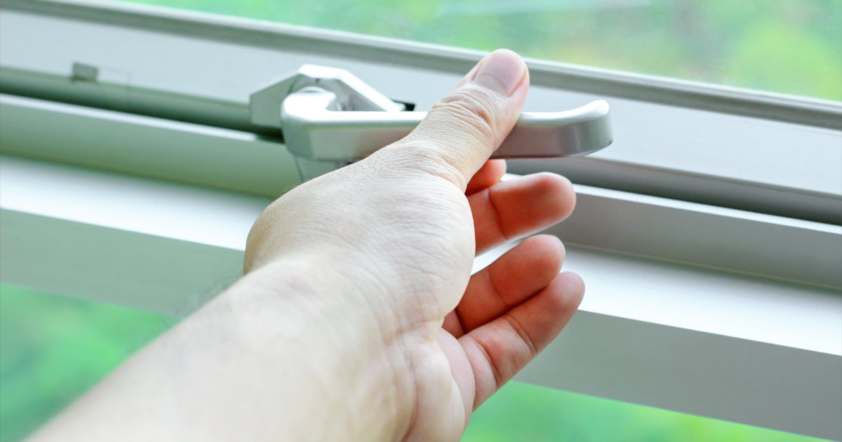 SecurityAlarmIL's tweet photo. Keep doors and windows locked and your system armed during the day. The majority of home break-ins happen during the daylight hours when it appears no one is home. #DMPtips #Security #Safety https://t.co/cWDaSGcjs2